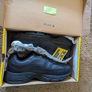 NWT Fila slip resistant shoes